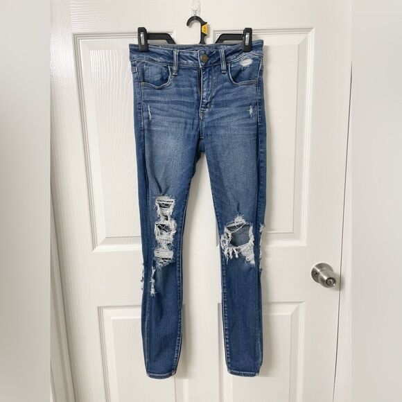 American Eagle Outfitters Denim - American Eagle Distressed Skinny Jeans – Size US 4 / Regular